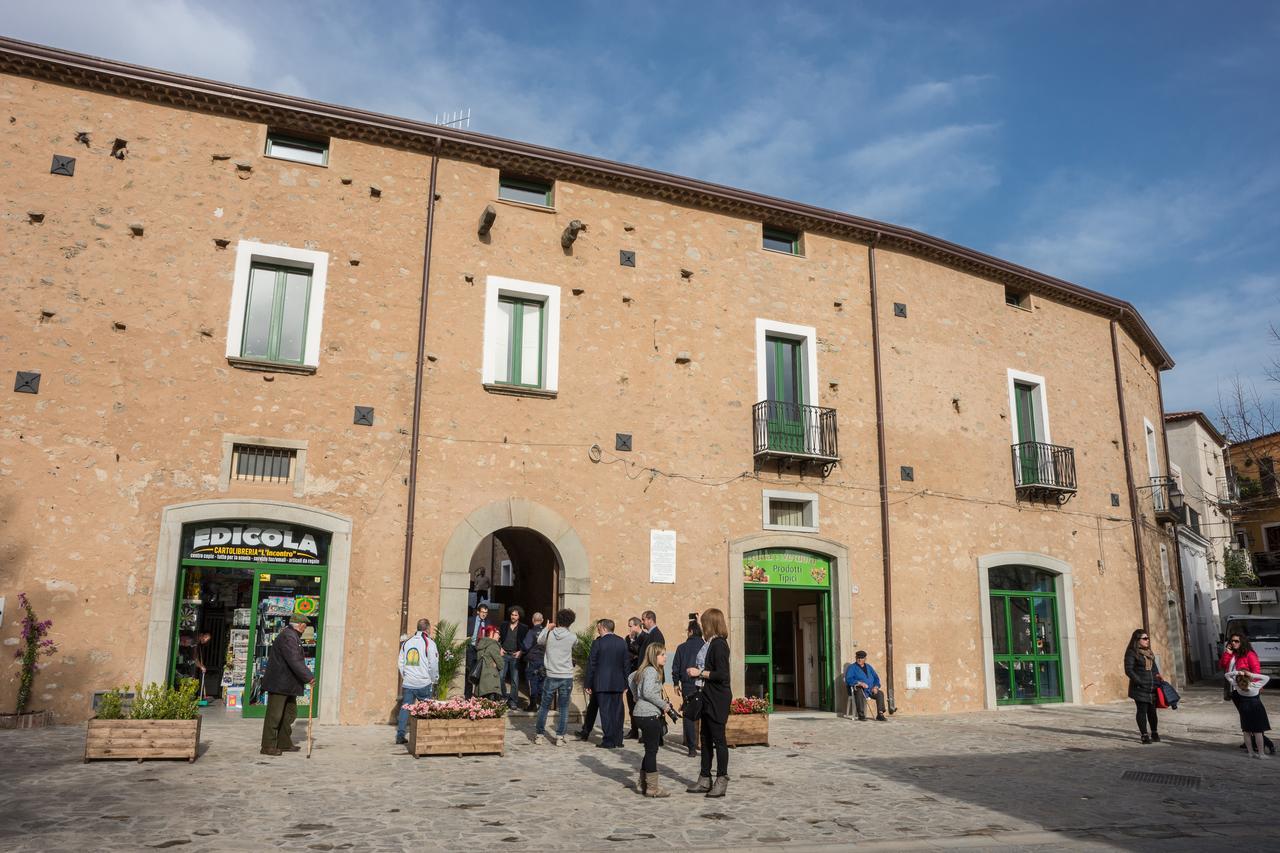 Residenza Palazzo Di Lorenzo Ceraso Bagian luar foto