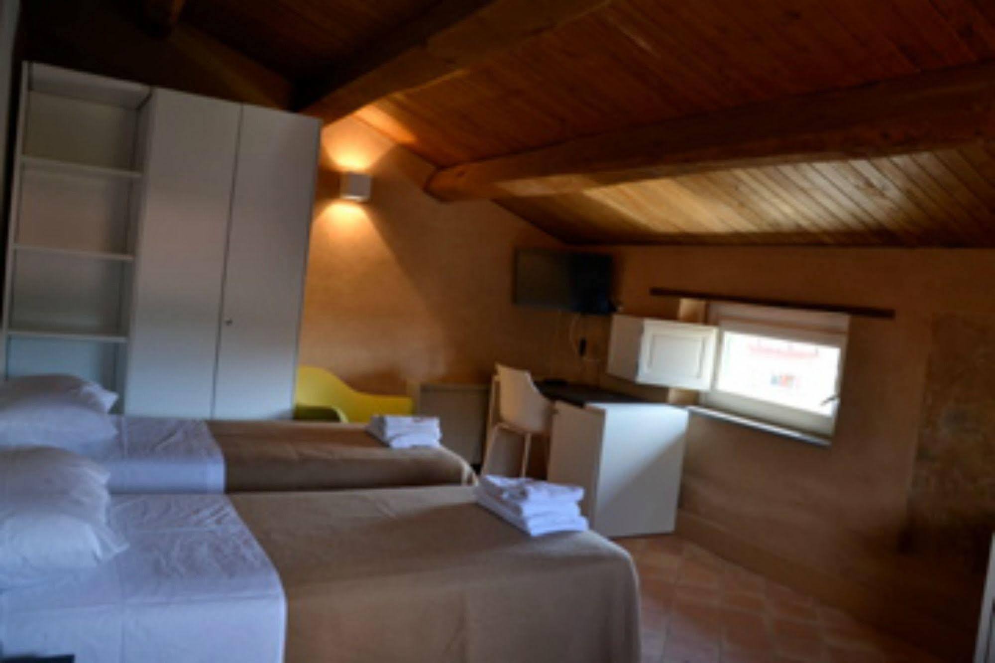 Residenza Palazzo Di Lorenzo Ceraso Bagian luar foto